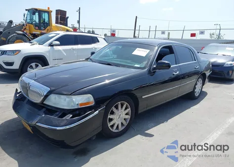 2011 Lincoln Town Car Signature Limited z USA, uszkodzony, nr VIN 2LNBL8CV9BX750969